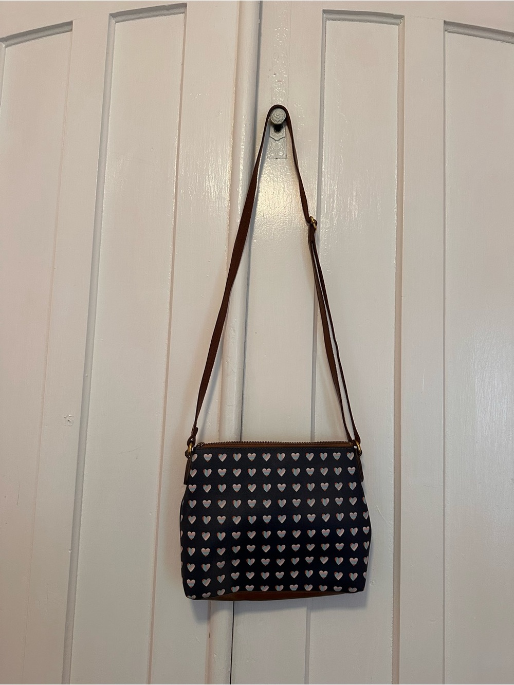 Fossil Navy Crossbody Bag with Brown Trim and Heart Print - Picture 5 of 5